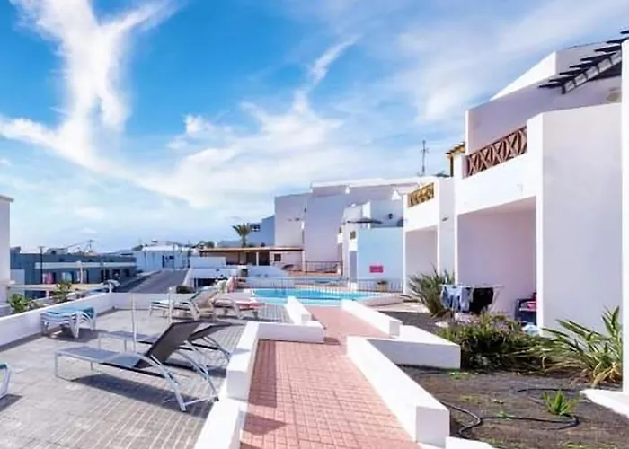 Heated Pools-200m Beach- Wifi דירה